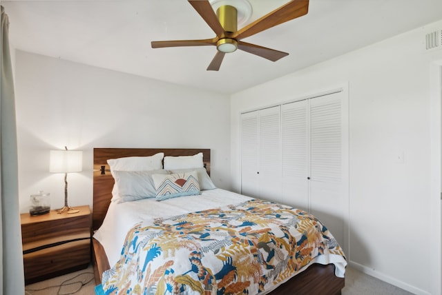 bedroom with carpet flooring, ceiling fan, and a closet