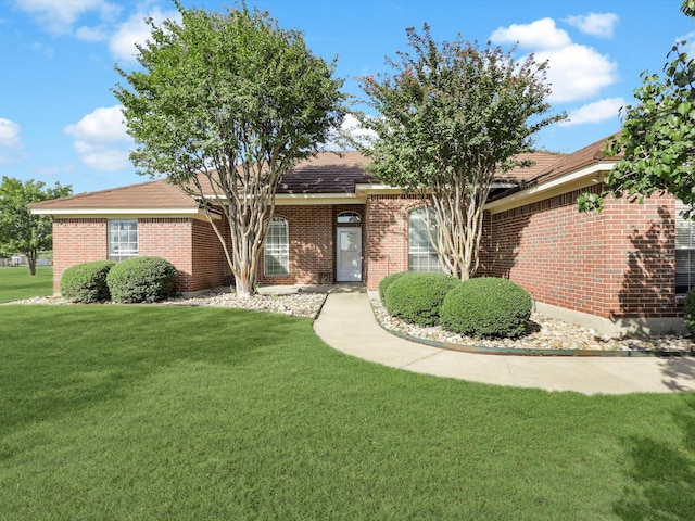 ranch-style house featuring a front lawn