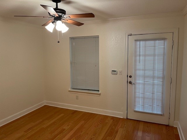 entryway featuring ceiling fan, light hardwood / wood-style flooring, and crown molding