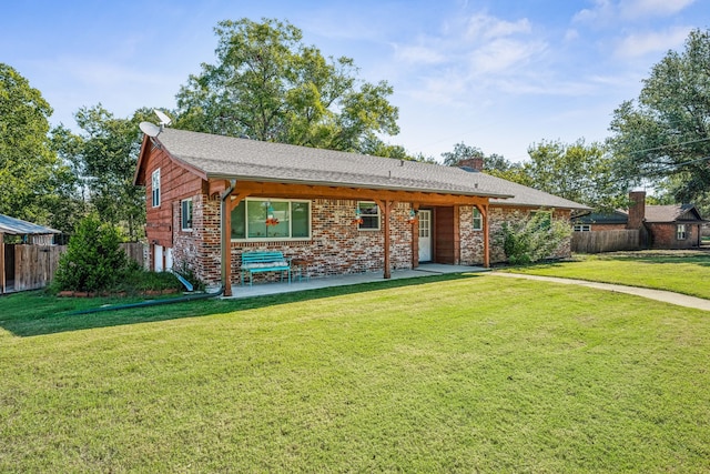 ranch-style home featuring a front lawn