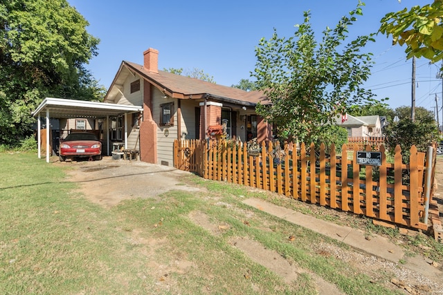 view of front of home with a front lawn