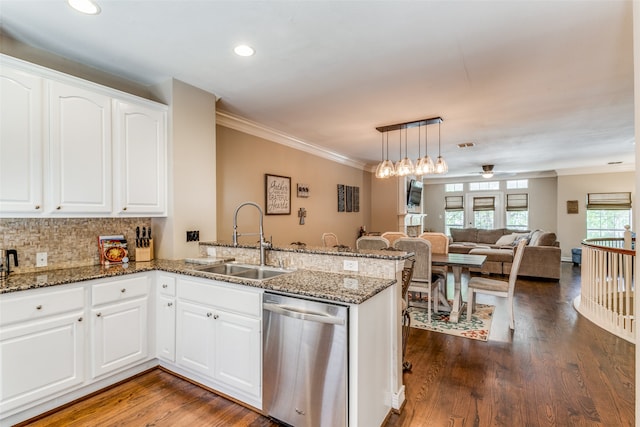 kitchen with white cabinets, hanging light fixtures, sink, kitchen peninsula, and dishwasher