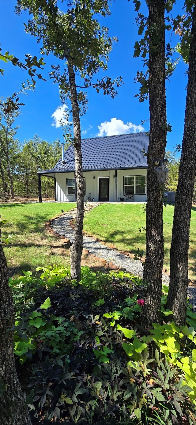 exterior space with a front yard