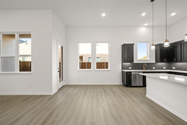 bathroom with vanity, tile patterned floors, and tiled shower / bath