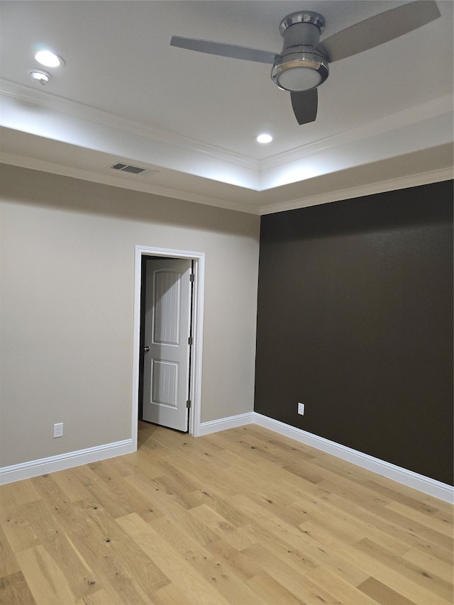 unfurnished room with light hardwood / wood-style flooring, ceiling fan, and crown molding