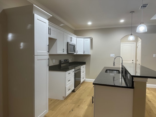 kitchen featuring white cabinets, an island with sink, sink, stainless steel appliances, and light hardwood / wood-style floors