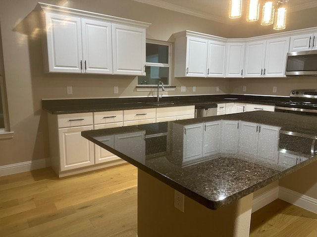 1008 S Preston St, Ennis, TX 75119 - kitchen with stainless steel appliances, a sink, white cabinetry, ornamental molding, and light wood-style flooring