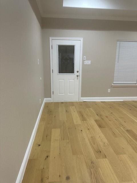 1008 S Preston St, Ennis, TX 75119 - entryway featuring light wood-style floors and baseboards
