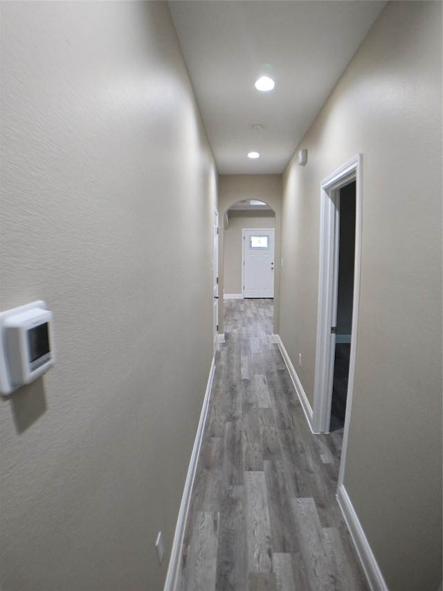 1010 S Preston St, Ennis, TX 75119 - hall featuring dark wood finished floors, arched walkways, baseboards, and recessed lighting