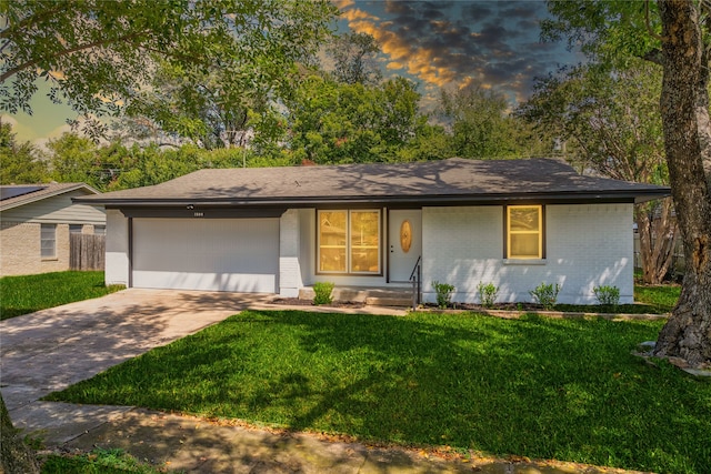 view of front of house featuring a yard and a garage