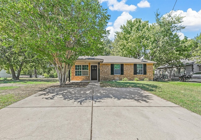 view of front of property with a front lawn