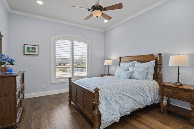 bedroom featuring dark wood-style flooring, crown molding, baseboards, ceiling fan, and recessed lighting