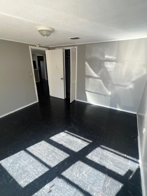 spare room with a textured ceiling