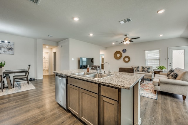 kitchen with ceiling fan, sink, a center island with sink, dishwasher, and dark hardwood / wood-style flooring