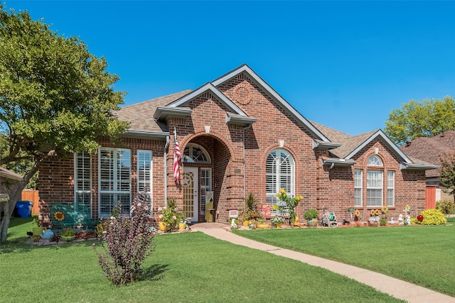 view of front of house with a front lawn