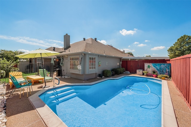 view of swimming pool featuring a patio