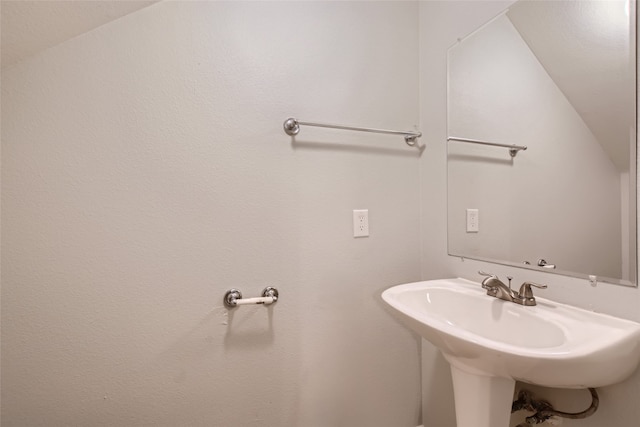 bathroom featuring sink