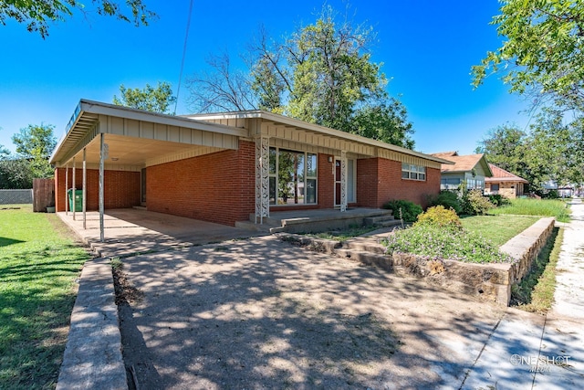 single story home with a carport