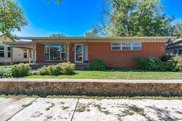 ranch-style house with a front yard