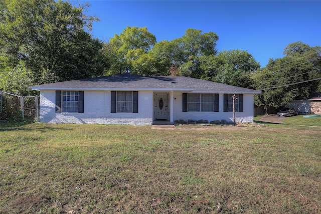 single story home featuring a front yard