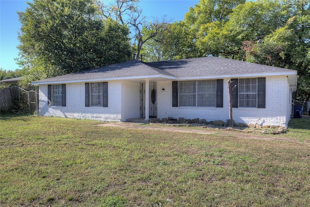 single story home with a front yard