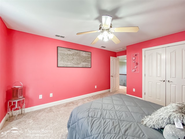 bedroom with light carpet, ceiling fan, and a closet