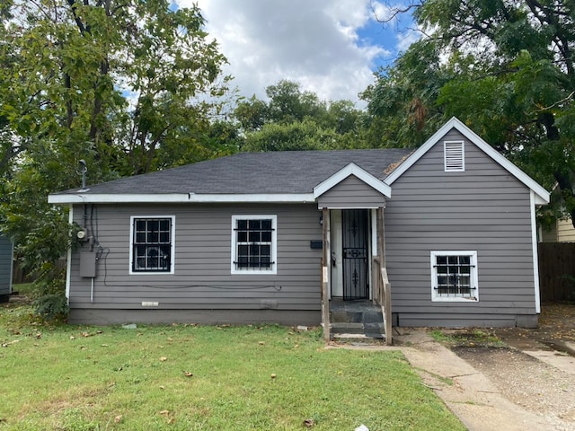 view of front of property with a front yard