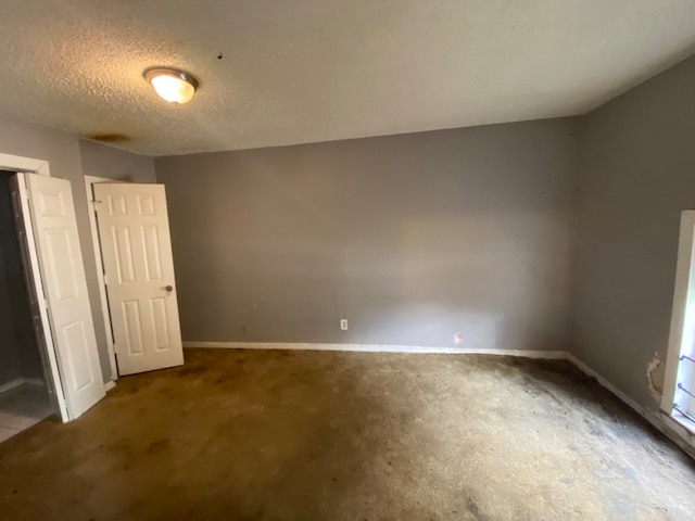 unfurnished bedroom featuring a textured ceiling