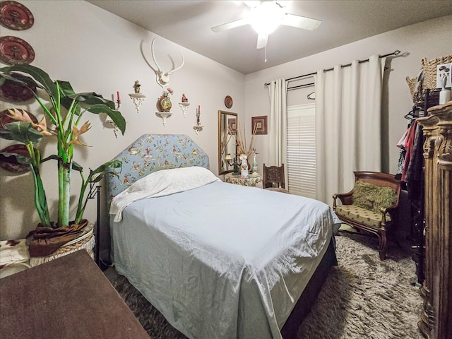 bedroom featuring ceiling fan