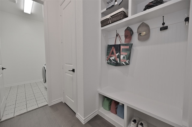 mudroom with washer / clothes dryer