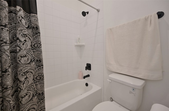 bathroom featuring shower / tub combo with curtain and toilet