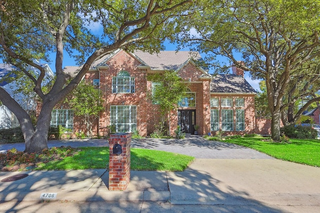 view of front of house with a front lawn