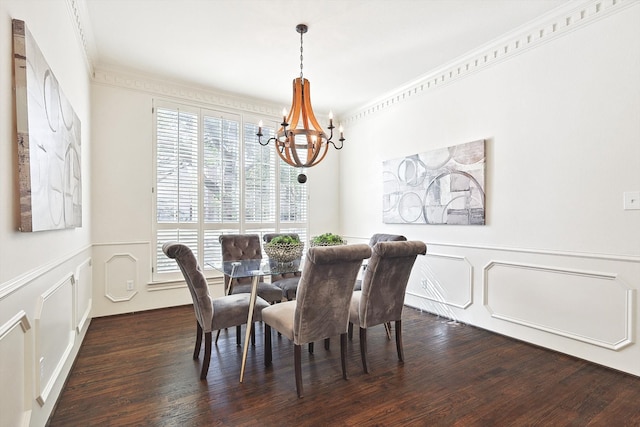 dining room with a notable chandelier, dark wood-type flooring, and crown molding