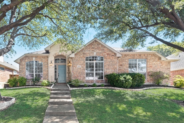 ranch-style house featuring a front yard