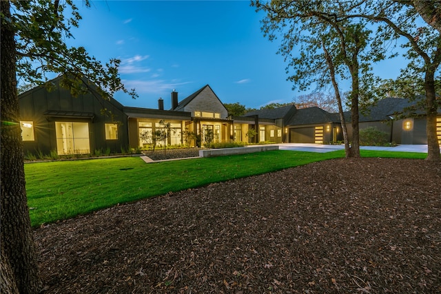 view of front of house with a front lawn