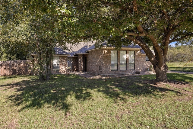 view of front facade with a front lawn