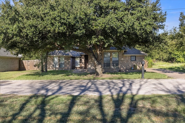 view of front facade with a front lawn