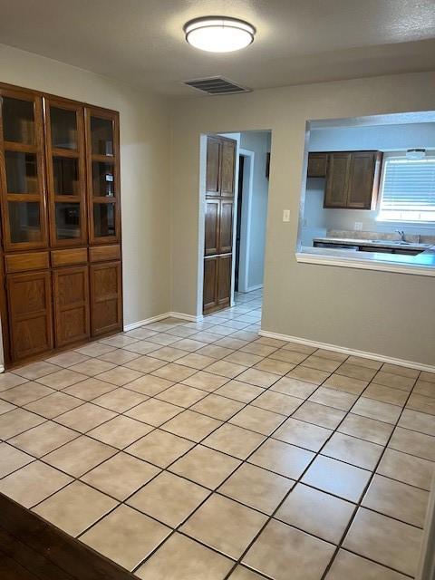 unfurnished room with light tile patterned floors