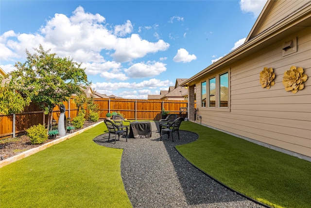 view of yard featuring a patio area