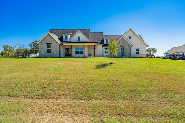 view of front of house featuring a front yard