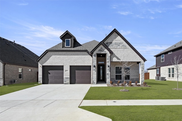 view of front facade with a front yard