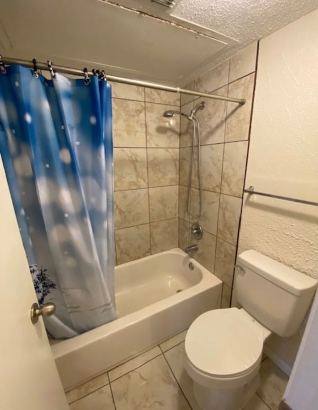 bathroom featuring shower / bath combo, a textured ceiling, and toilet