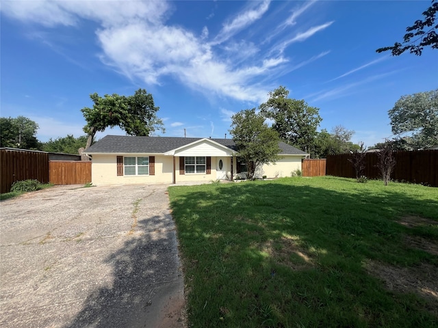 single story home featuring a front yard