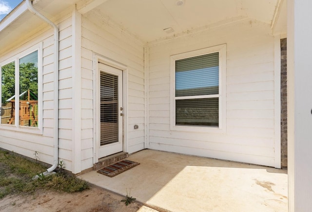 entrance to property featuring a patio