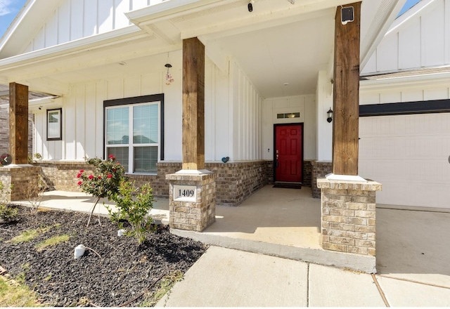 doorway to property featuring a porch