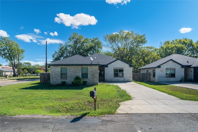 view of front of property with a front yard