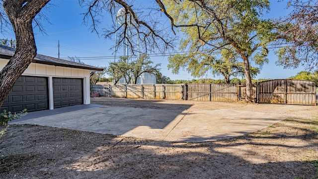 view of yard with an outbuilding and a garage