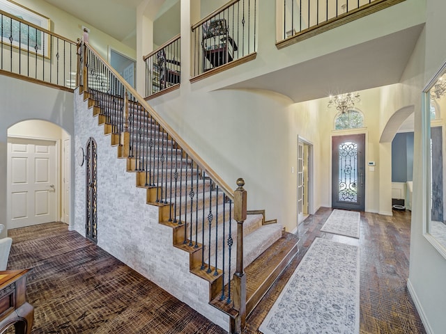 entryway featuring a chandelier and a high ceiling