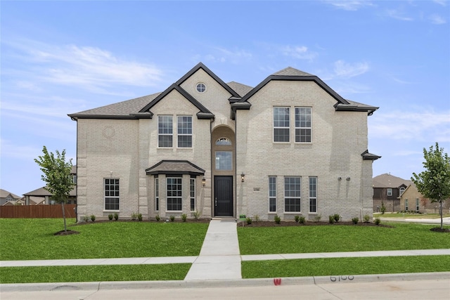 view of front of home featuring a front yard