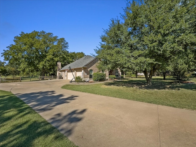 view of front of property featuring a front yard and a garage